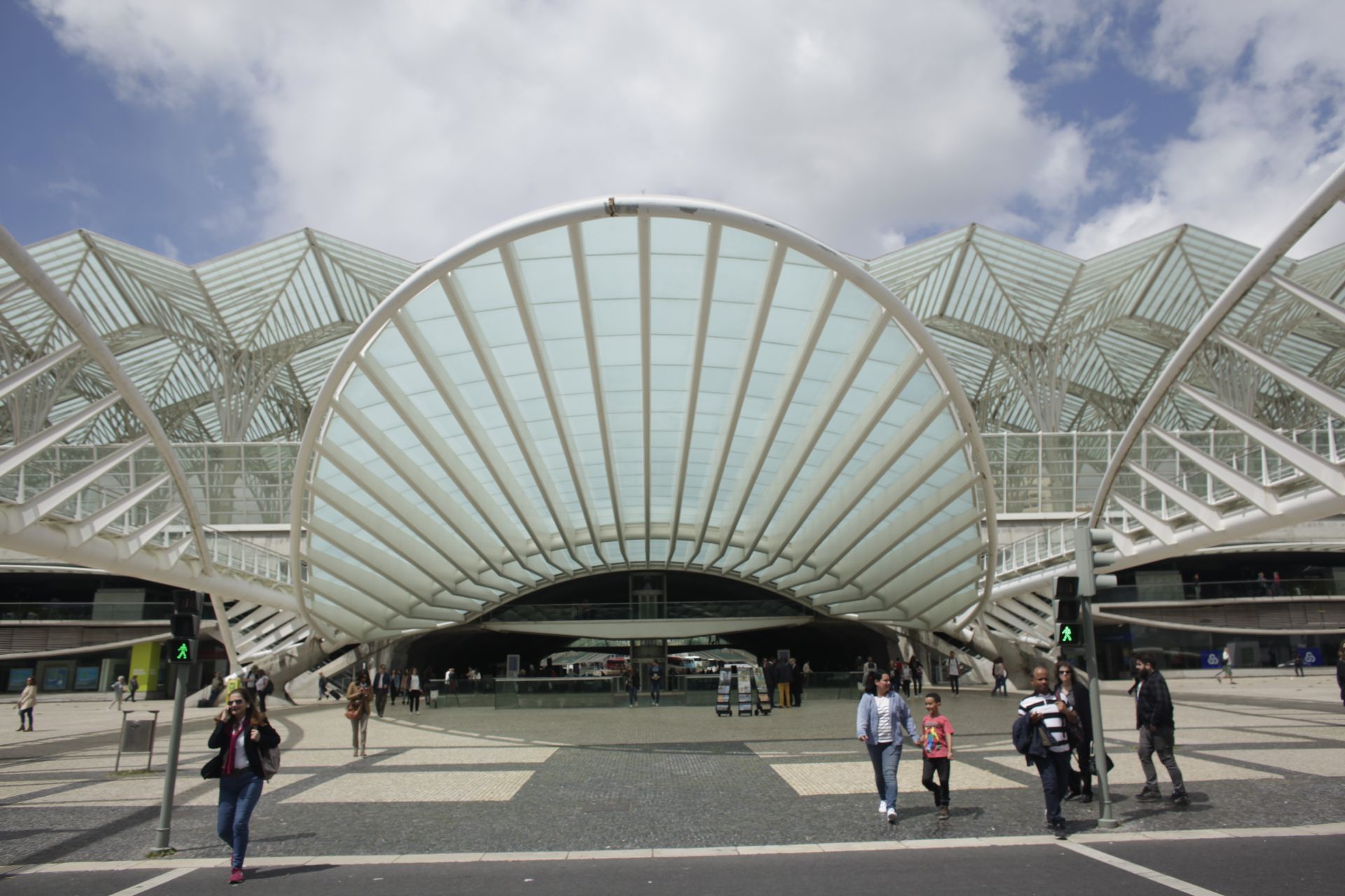 リスボンにあるサンティアゴ カラトラバ設計の オリエンテ駅 が生物の骨格のように美しい Oh My ブログ