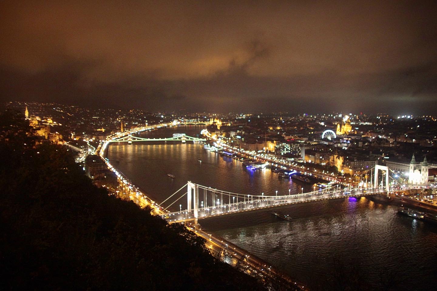 世界で最も美しい街ともドナウの真珠とも言われるハンガリー ブダペスト の夜景が美しすぎる Oh My ブログ